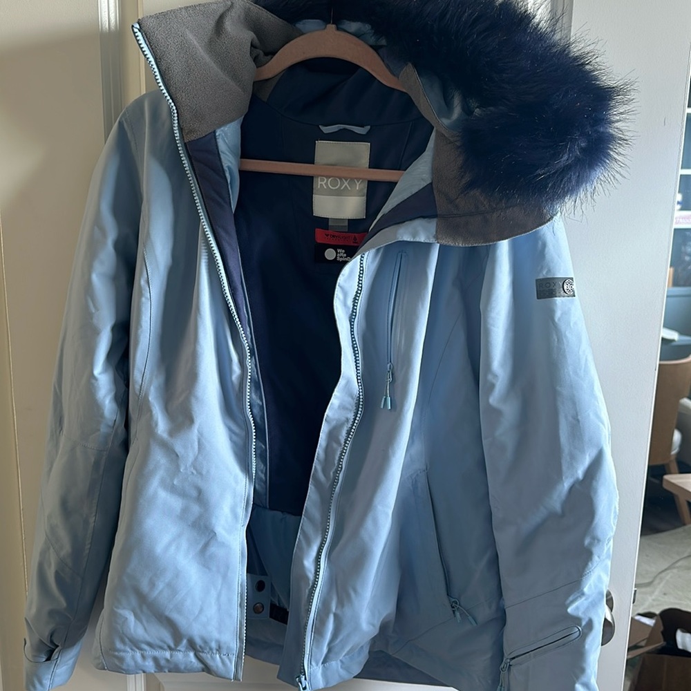 Roxy Dry Flight Ski/Snowboard Jacket with detachable hood and detachable fur